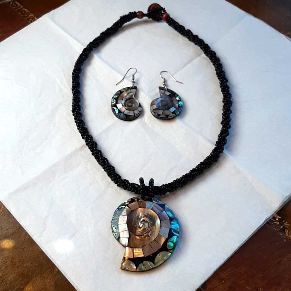 Beautiful Vintage Statement Necklace & Earrings